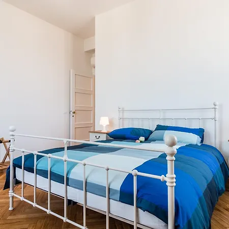 Tower 13th Floor Apartman