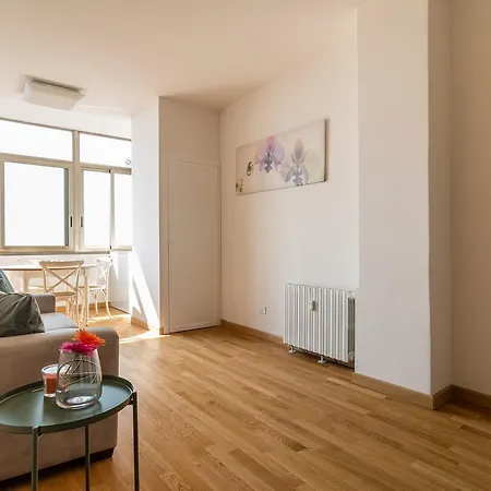 Tower 13th Floor Apartman