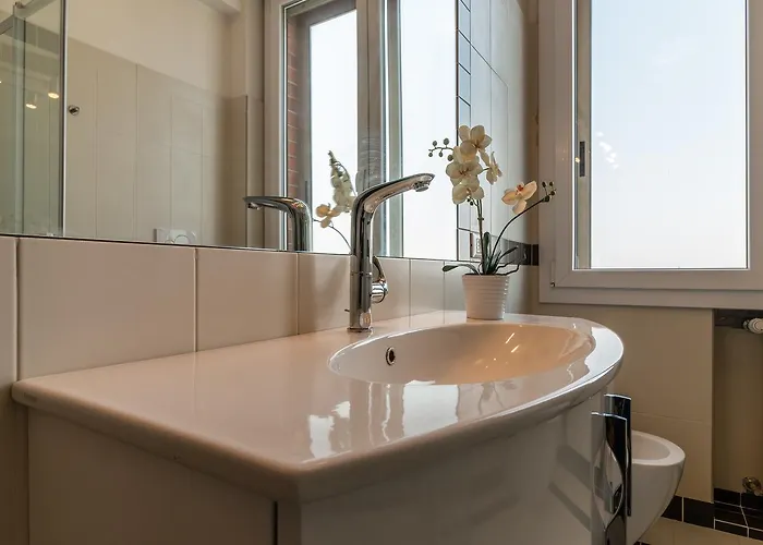 Tower 13th Floor Apartment *