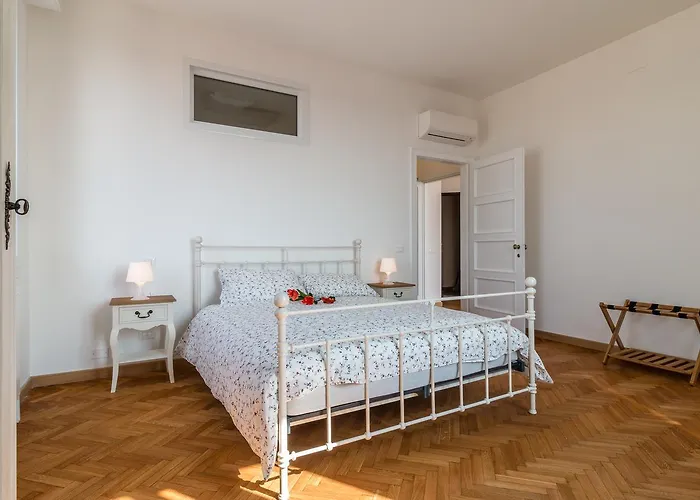 Tower 13th Floor Apartment *